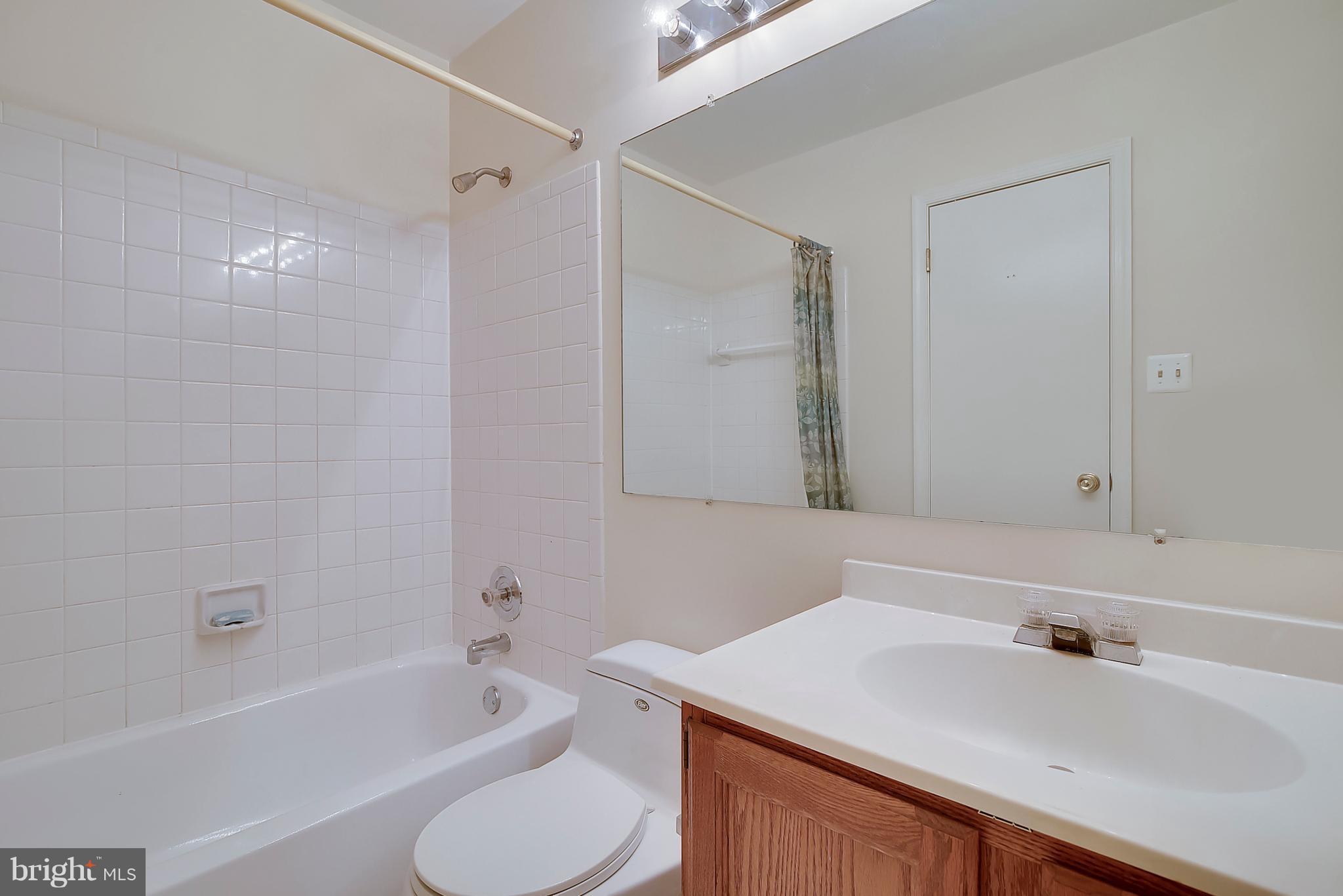 7482 Laurel Oak Court Springfield, VA 22153 - Photo 18 of 27 Bath