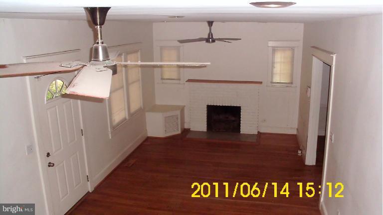 9401 Colesville Road Silver Spring, MD 20901 - Photo 2 of 5 Living Room