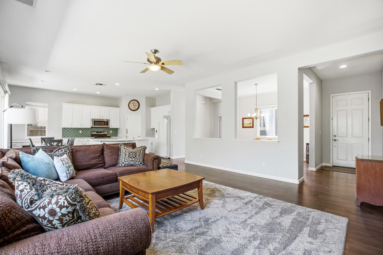 588 Bob Way Ripon, CA 95366 - Photo 4 of 39