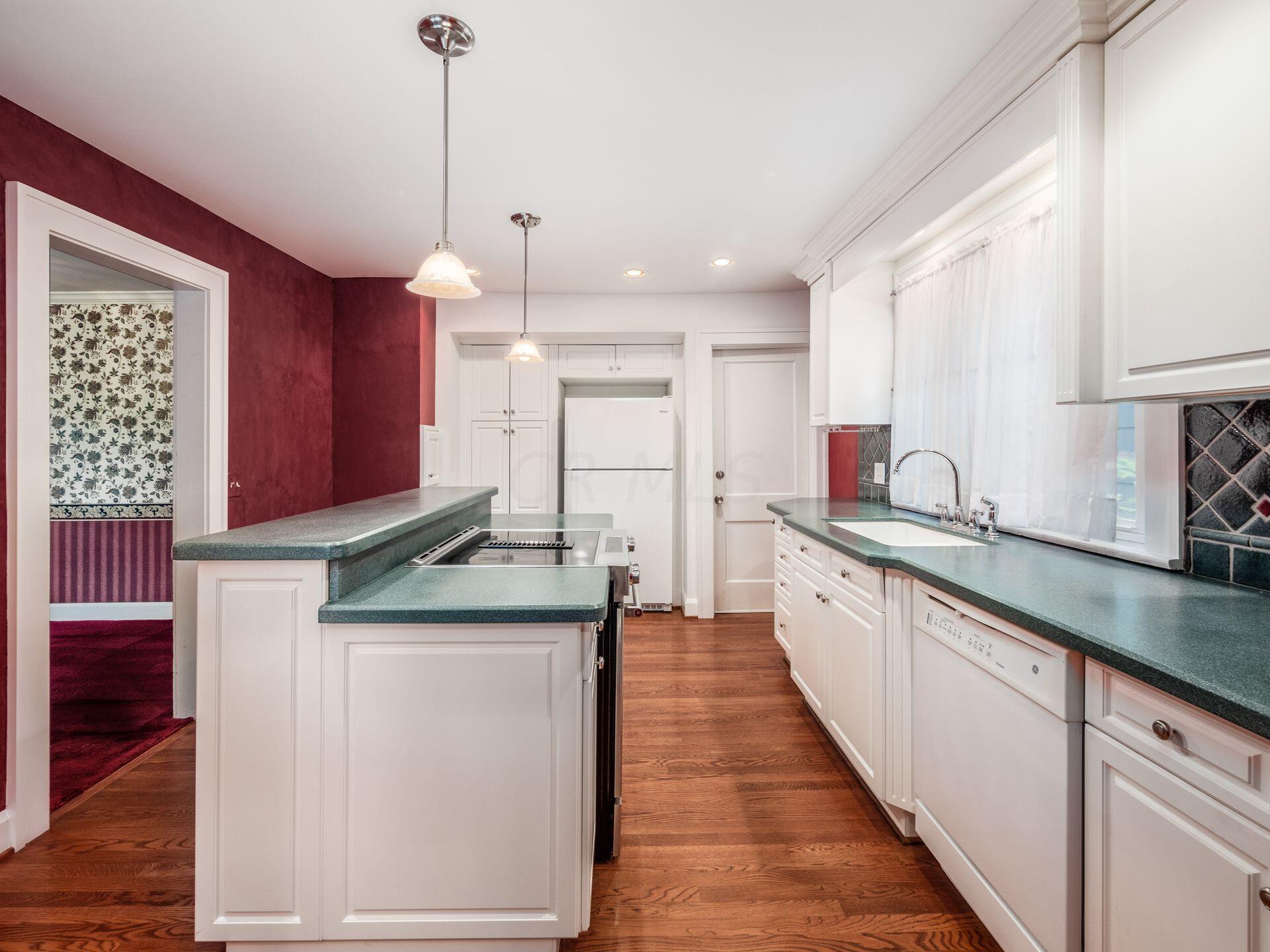 201 Piedmont Road Columbus, OH 43214 - Photo 13 of 28 Kitchen