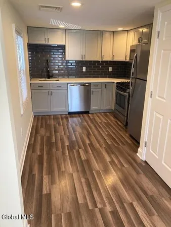 $1,800 | 4 Katherine Road, Unit 2, Colonie, NY 12205