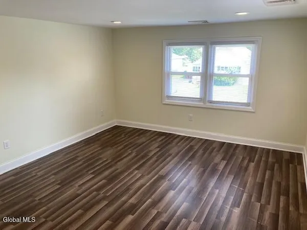 $1,800 | 4 Katherine Road, Unit 2, Colonie, NY 12205