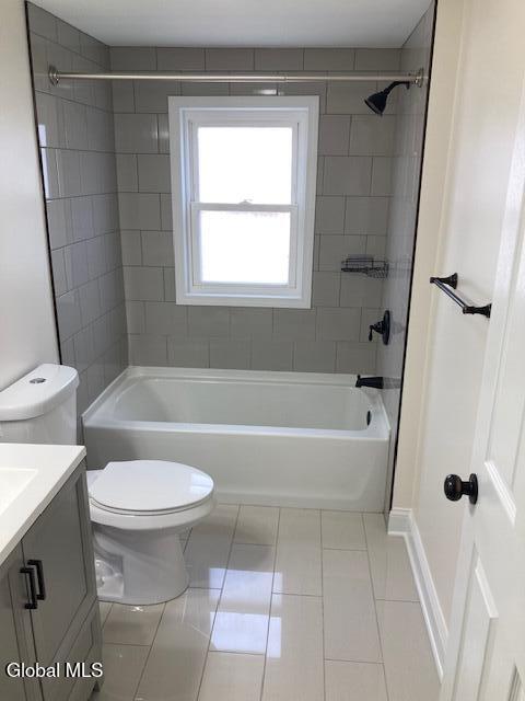 4 Katherine Road, Unit 2 Colonie, NY 12205 - Photo 7 of 14 IMG_2002