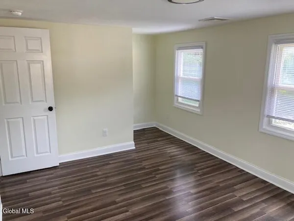 $1,800 | 4 Katherine Road, Unit 2, Colonie, NY 12205