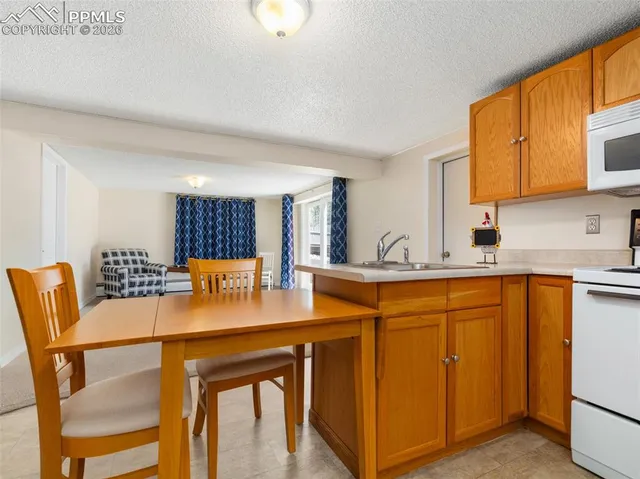 $434,900 | 20 Robertson Road, Pueblo, CO 81001