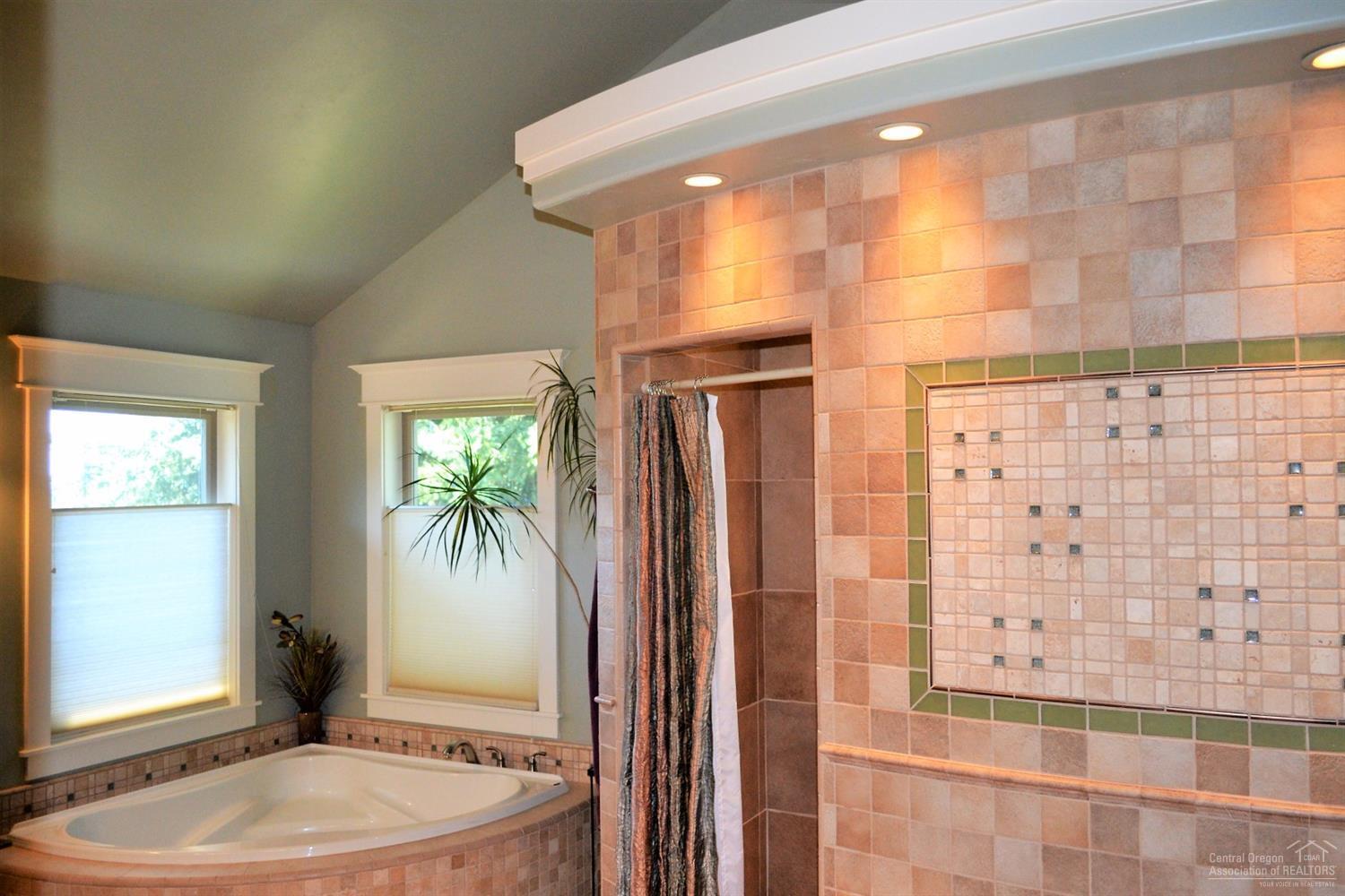 61435 West Ridge Ave Bend Bend, OR 97702 - Photo 20 of 25 Gallery Image 20