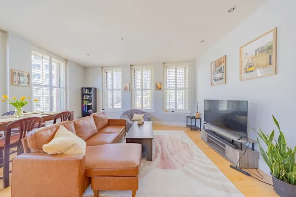 $1,135,000 | 70 Lincoln Street, Unit L212, Boston, MA 02111