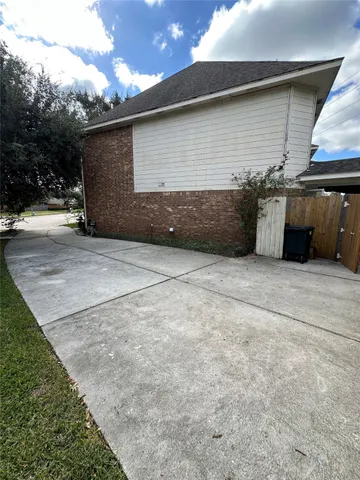 $465,000 | 3202 Clayton Woods Drive, Houston, TX 77082