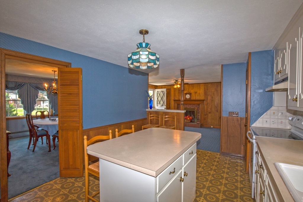 176 Wolf Swamp Road Longmeadow, MA 01106 - Photo 8 of 40 a very nice looking dining room with a table and chairs