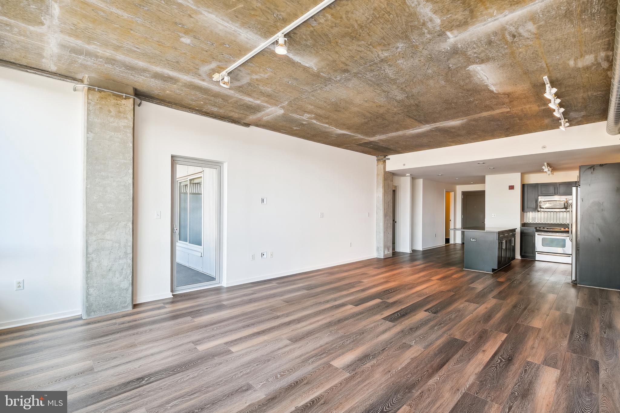 1200 Steuart Street, Unit 429 Baltimore, MD 21230 - Photo 24 of 86 Living Room