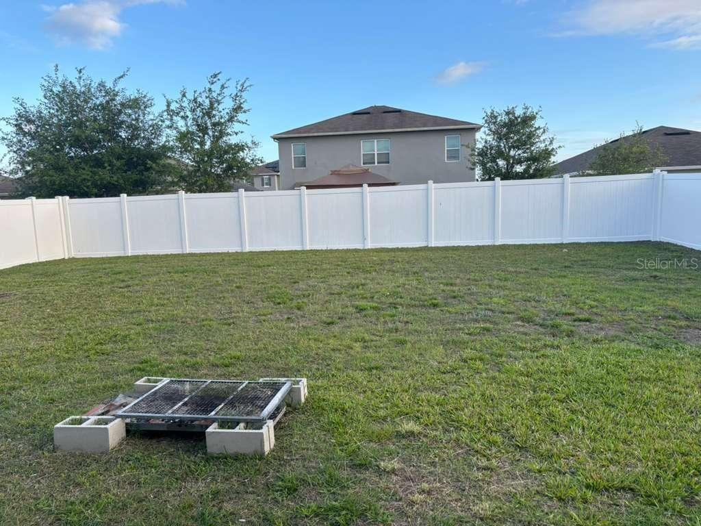 1872 Rustic Falls Drive Kissimmee, FL 34744 - Photo 7 of 30 a backyard of a house with lots of green space