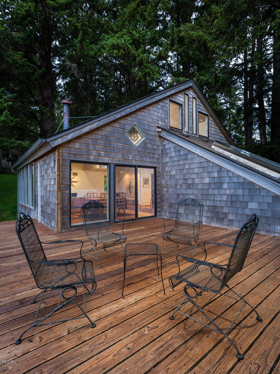 3665 Ridge Road Otis, OR 97368 - Photo 12 of 20 Large deck