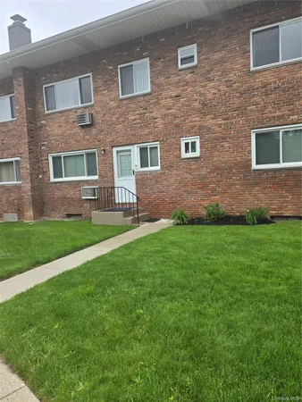 $379,999 | 355 Highway 111, Unit 19, Smithtown, NY 11787