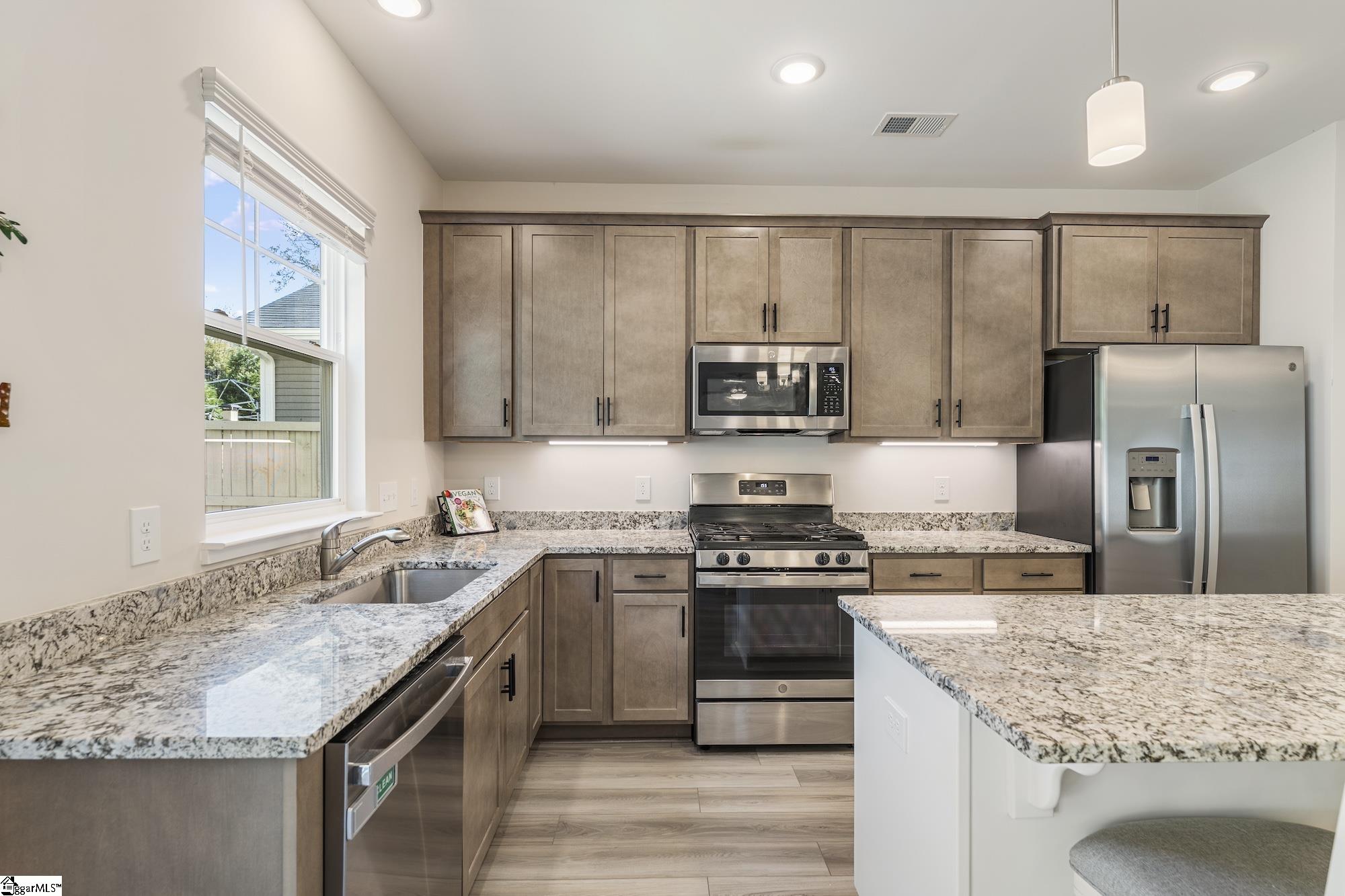 204 Rdg Pk Lane Greenville, SC 29607 - Photo 13 of 43