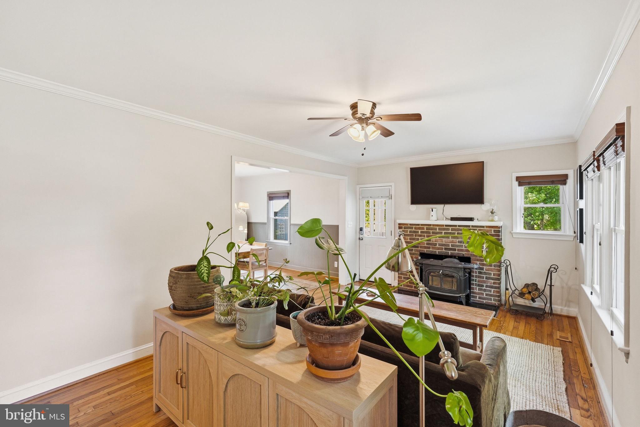 1811 Ednor Road Silver Spring, MD 20905 - Photo 5 of 39
