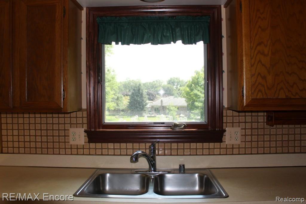 2331 Cumberland Road Rochester, MI 48307 - Photo 27 of 52 Kitchen 6.jpg