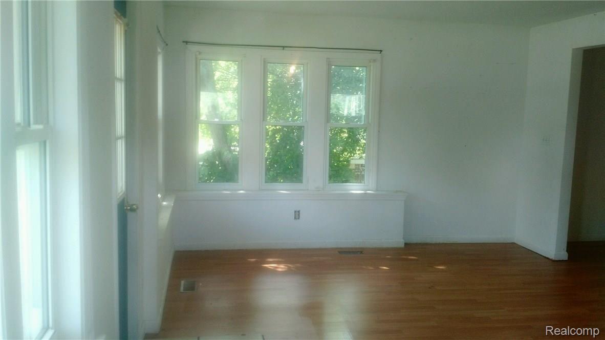 12664 Ostrander Road Maybee, MI 48159 - Photo 6 of 12 Living Room Ostrander.jpg