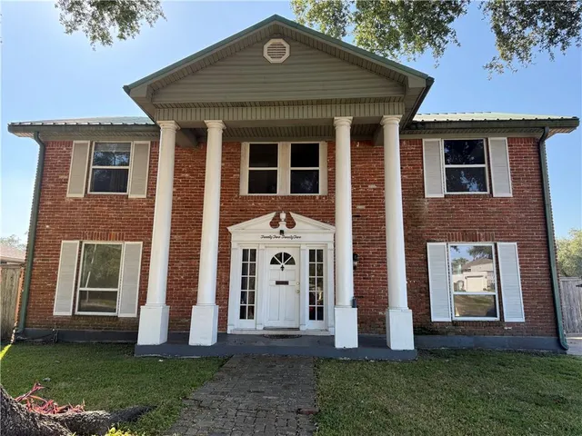 $2,450 | 2222 Leon C Simon Drive, New Orleans, LA 70122