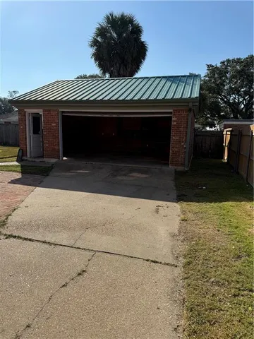$2,450 | 2222 Leon C Simon Drive, New Orleans, LA 70122