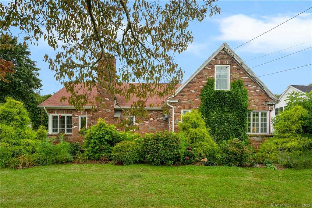 107 Great Neck Road Waterford, CT 06385 - Photo 1 of 1 Front view