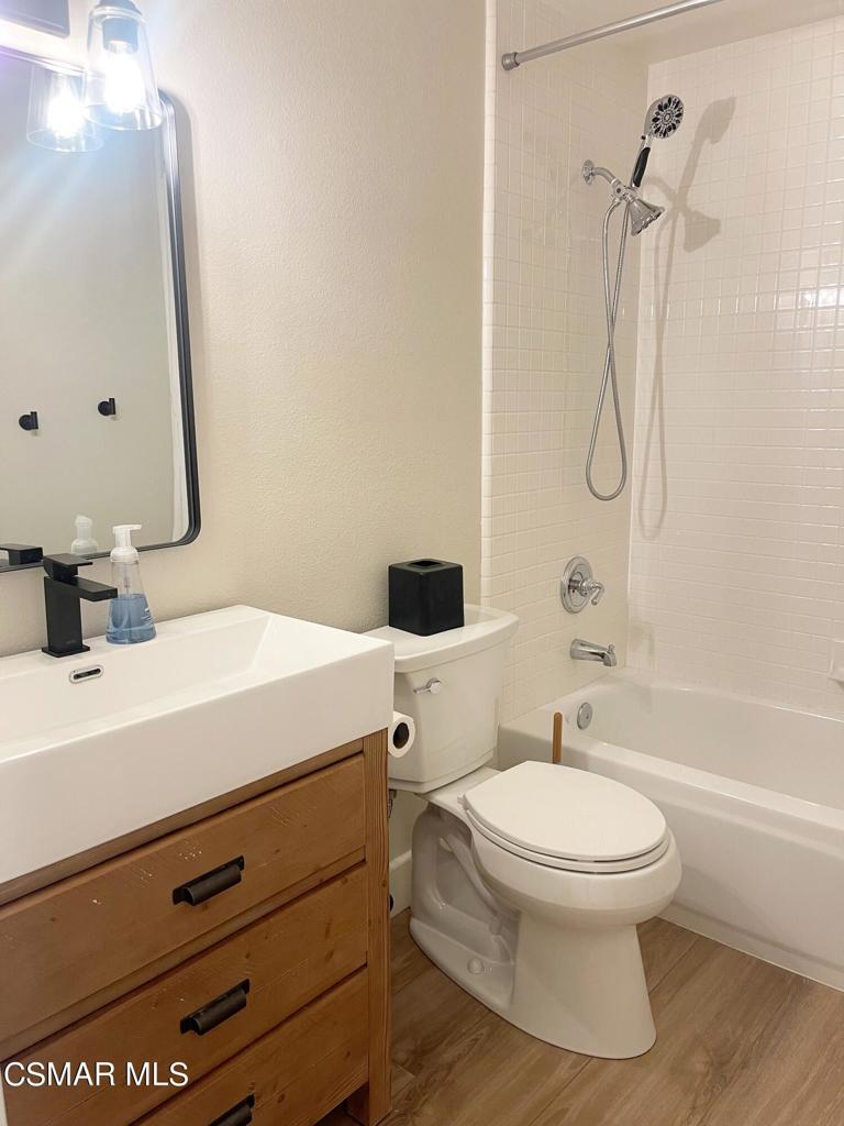2437 Whitechapel Place Thousand Oaks, CA 91362 - Photo 18 of 36 a bathroom with a toilet sink and shower