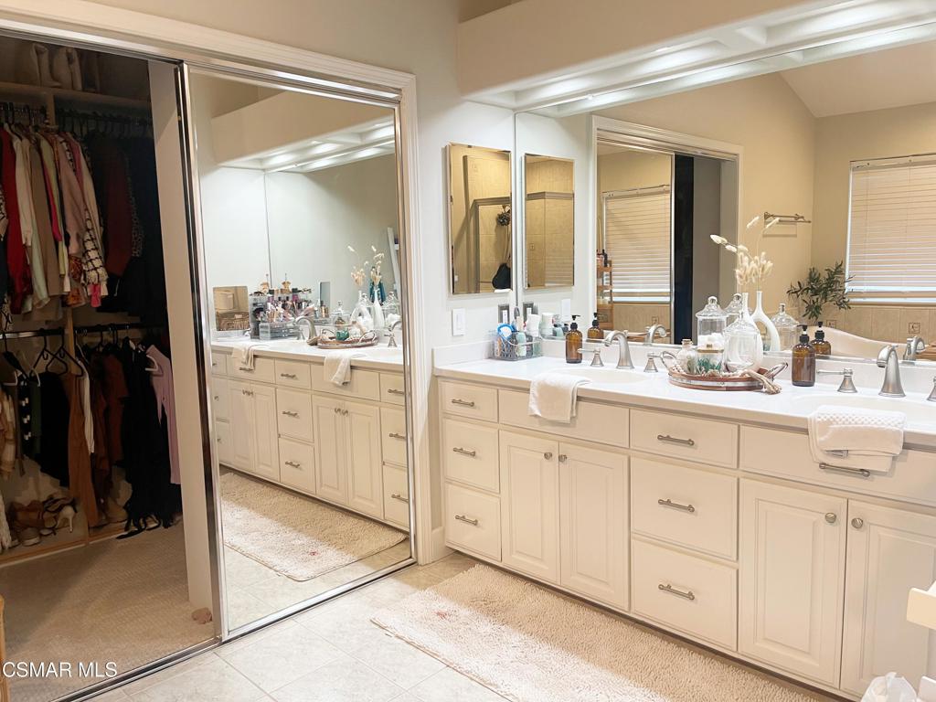 2437 Whitechapel Place Thousand Oaks, CA 91362 - Photo 24 of 36 a bathroom with a double vanity sink and a mirror