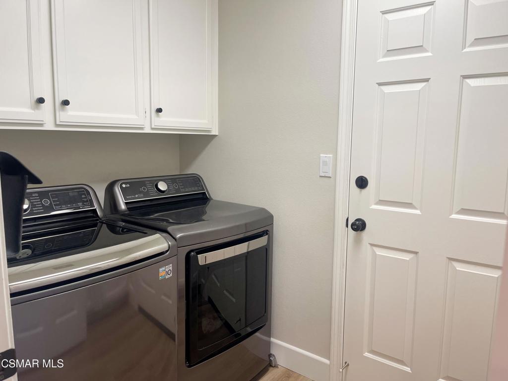 2437 Whitechapel Place Thousand Oaks, CA 91362 - Photo 31 of 36 a close view of stove