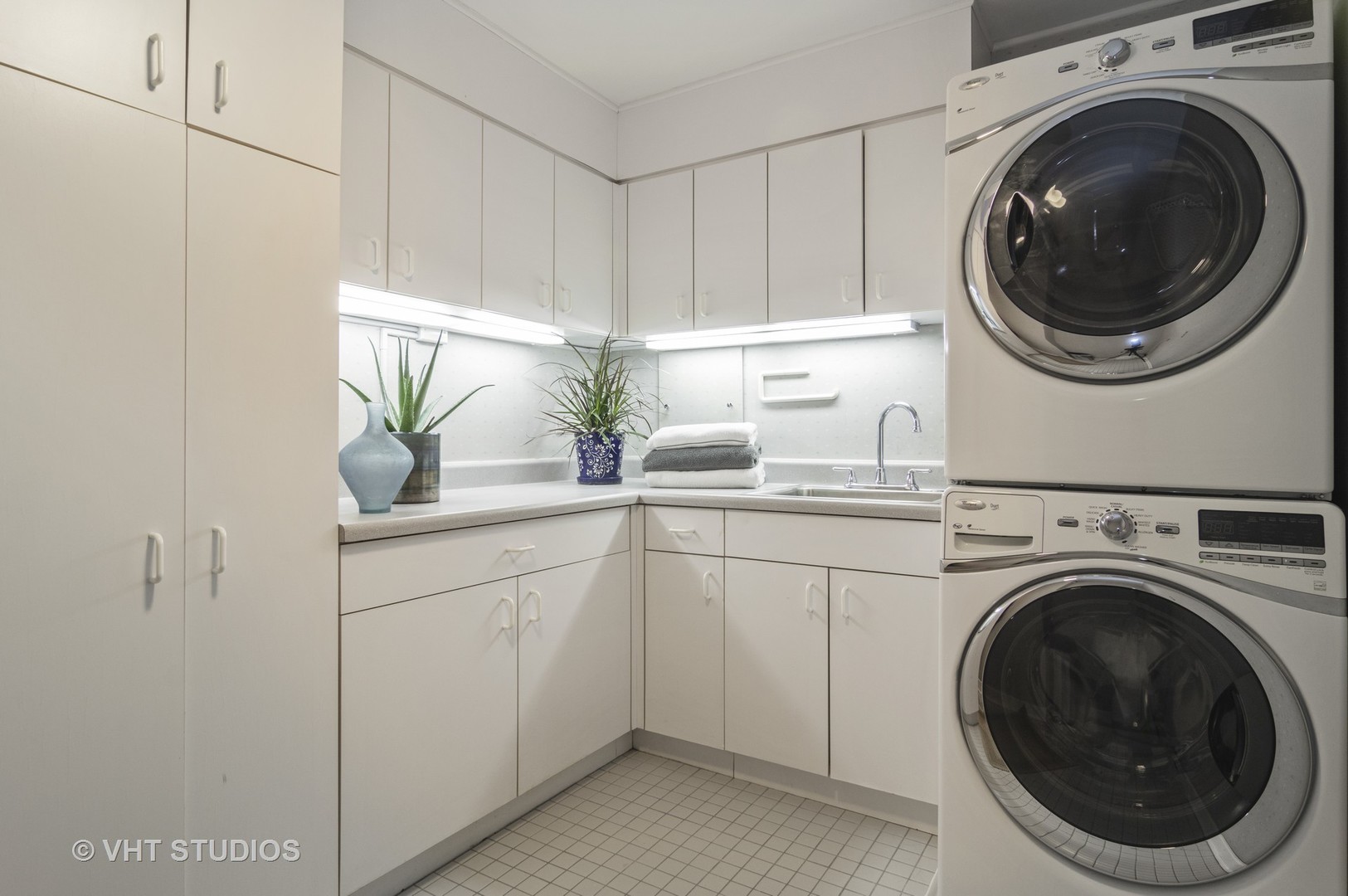 850 North Dewitt Place, Unit 18A Chicago, IL 60611 - Photo 16 of 24