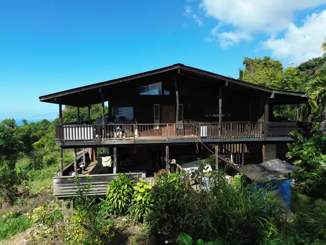 $900,000 | 82-1161 Kinue Road, Captain Cook, HI 96704