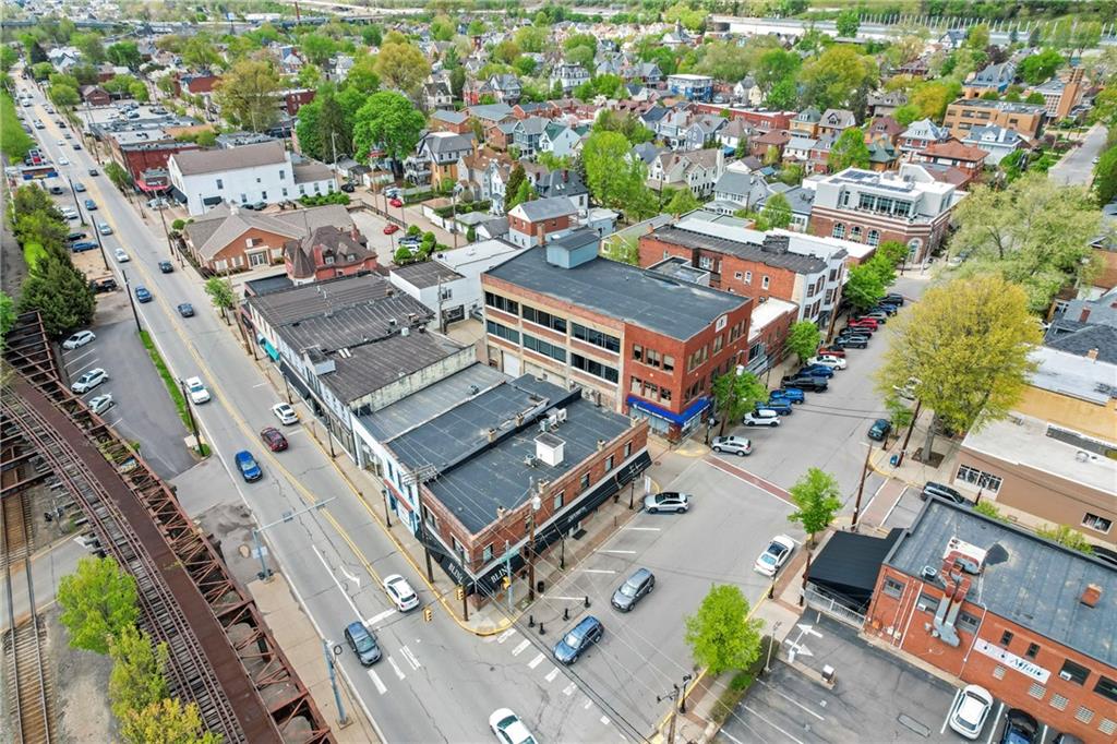416 Maple Avenue Pittsburgh, PA 15215 - Photo 37 of 38 an aerial view of a city with lots of residential buildings