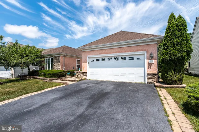 a view of a house with a yard and garage
