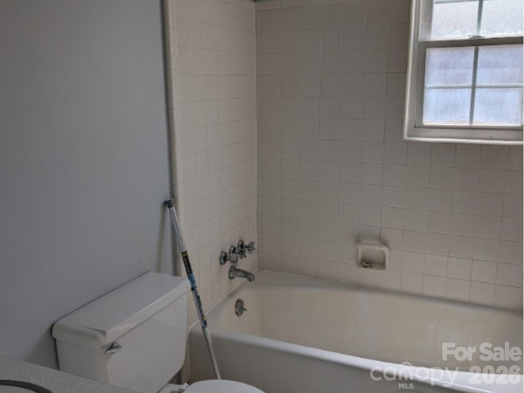 910 McAlway Road, Unit C Charlotte, NC 28211 - Photo 8 of 13 a bathroom with a bathtub and window