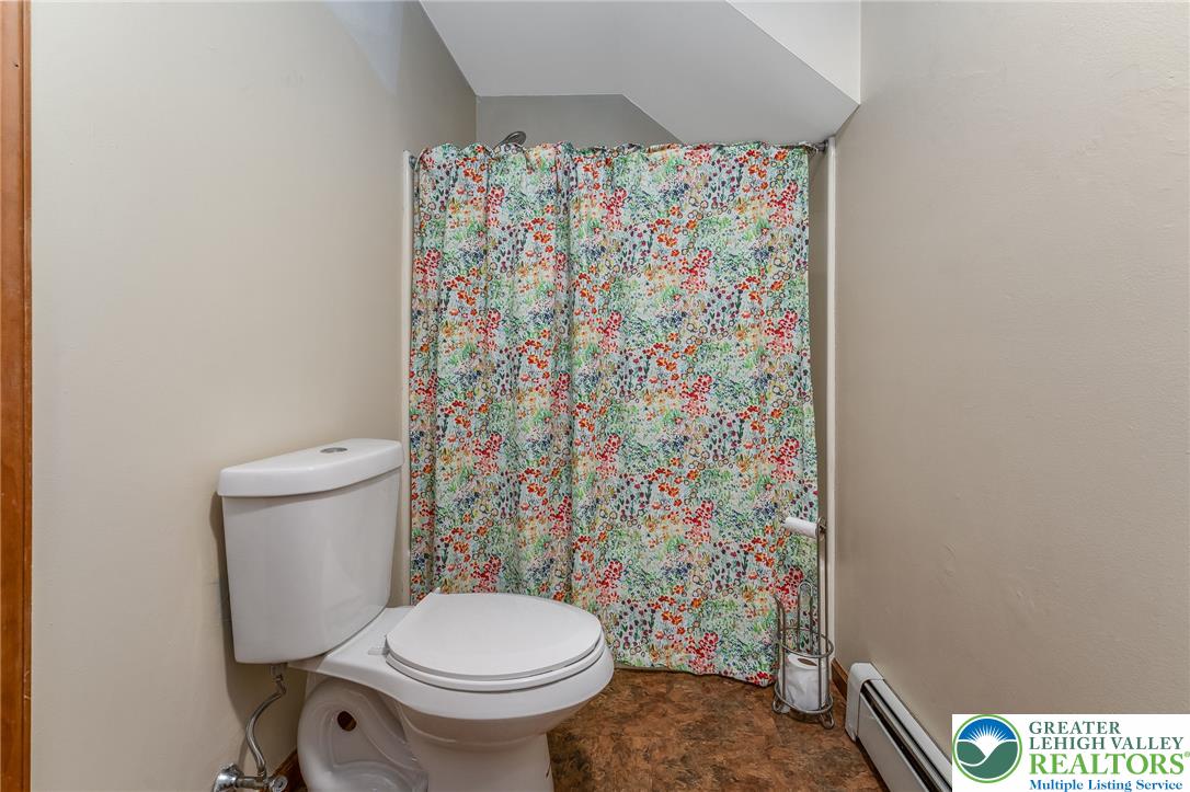 465 Raubsville Road Easton, PA 18042 - Photo 40 of 60 2nd level full bathroom