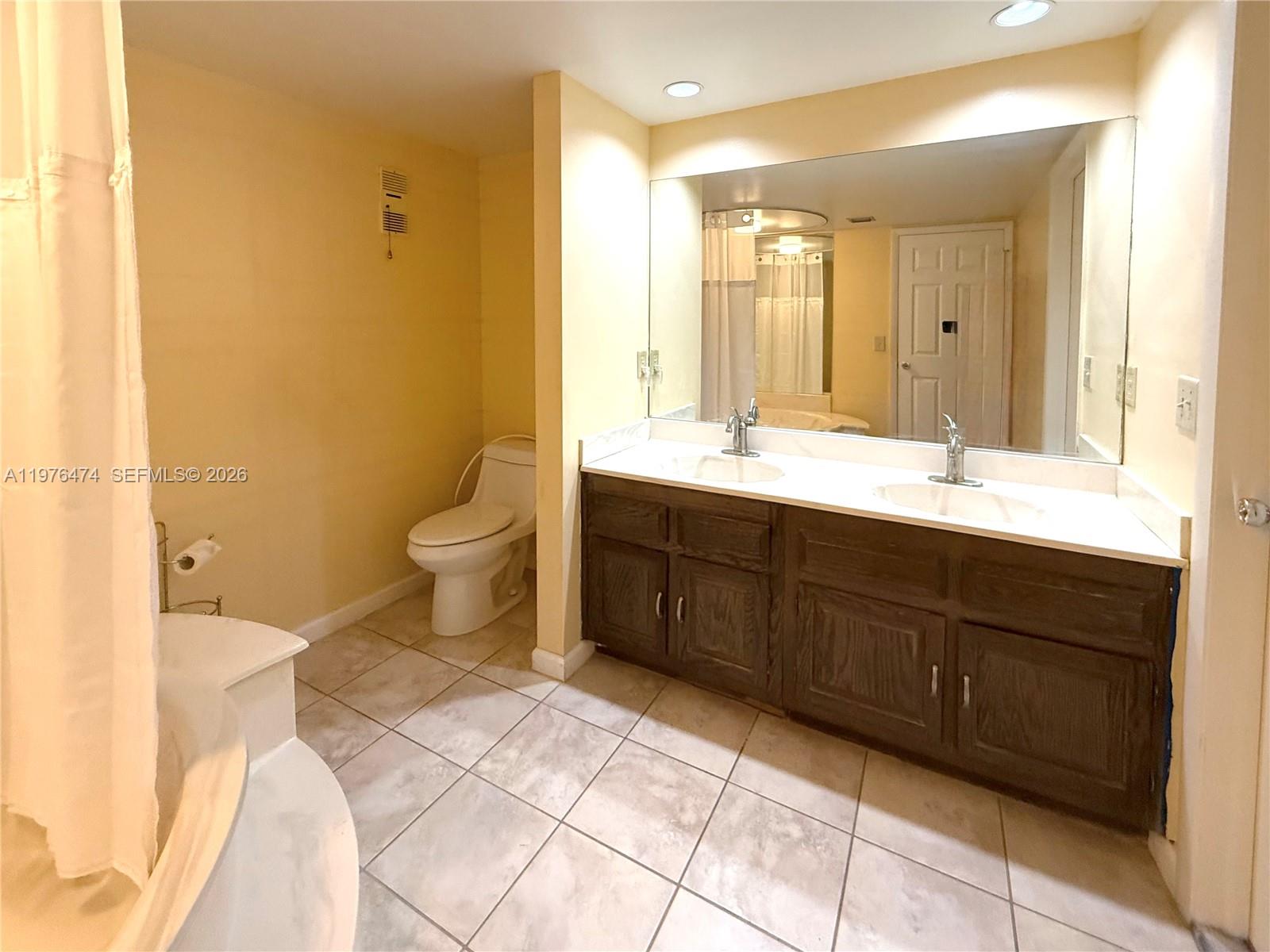 6977 Southwest 115th Place, Unit E33 Miami, FL 33173 - Photo 27 of 32 Bathroom No 2 View