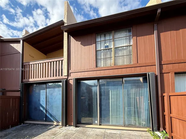 $329,900 | 6977 Southwest 115th Place, Unit E33, Miami, FL 33173