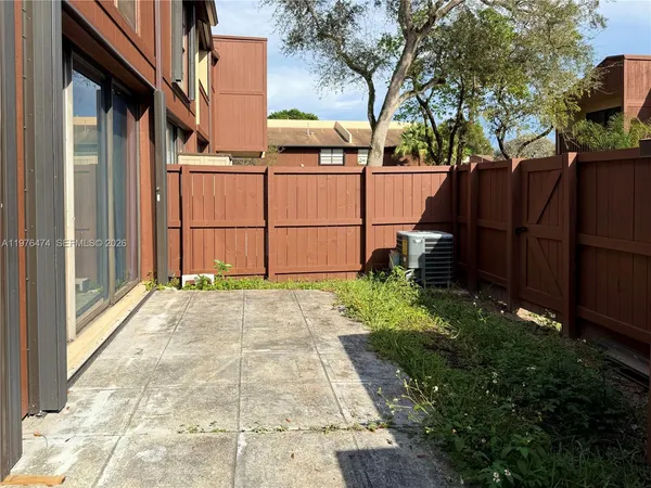 $329,900 | 6977 Southwest 115th Place, Unit E33, Miami, FL 33173