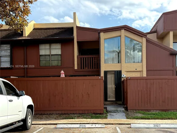 $329,900 | 6977 Southwest 115th Place, Unit E33, Miami, FL 33173