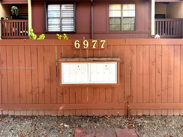 $329,900 | 6977 Southwest 115th Place, Unit E33, Miami, FL 33173