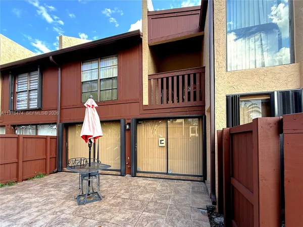 $329,900 | 6977 Southwest 115th Place, Unit E33, Miami, FL 33173