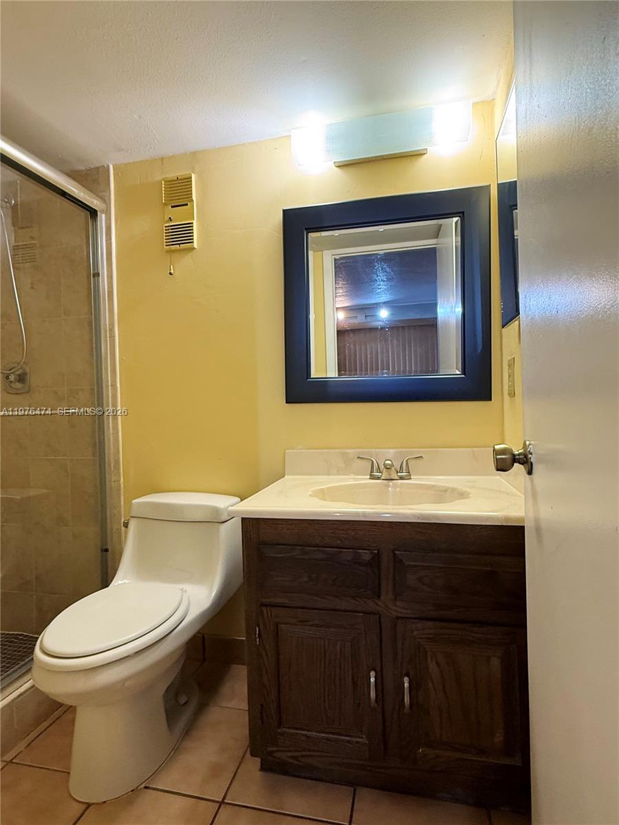 6977 Southwest 115th Place, Unit E33 Miami, FL 33173 - Photo 10 of 32 Bathroom No 1 View (Located Inside Bedroom No 1)