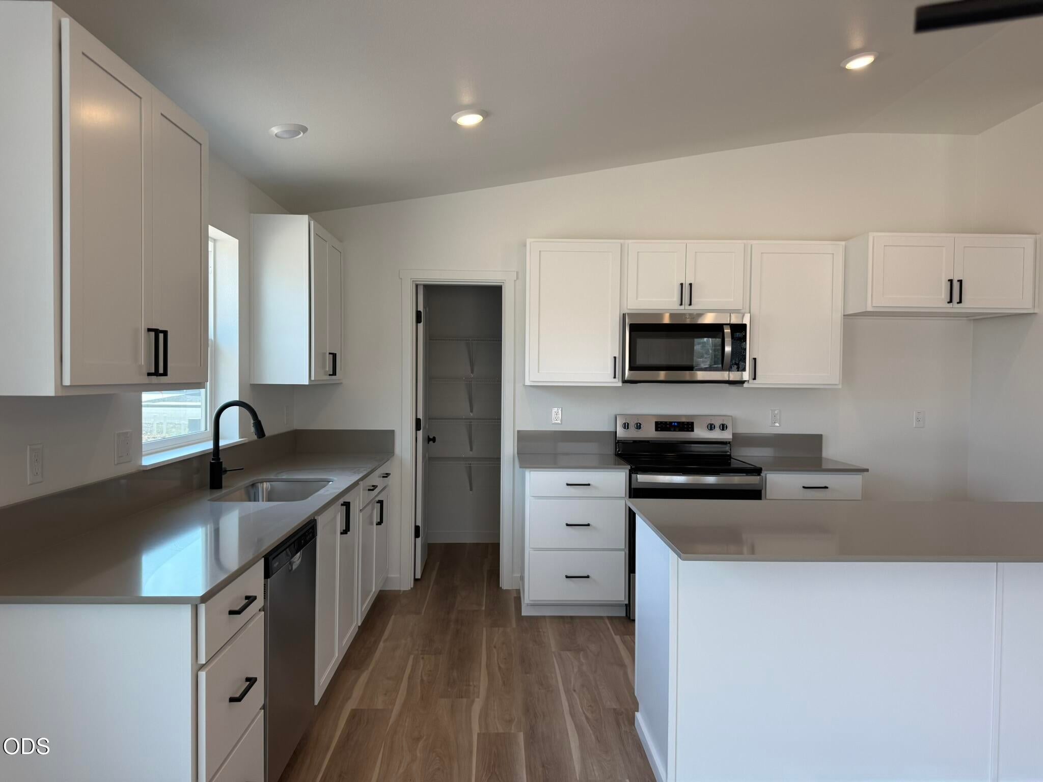 202 Southeast Peppermint Loop, Unit 20 Culver, OR 97734 - Photo 7 of 21 Gallery Image 7