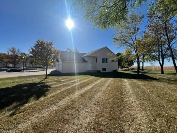 $229,900 | 1053 Prairieview Drive Southwest, Hutchinson, MN 55350