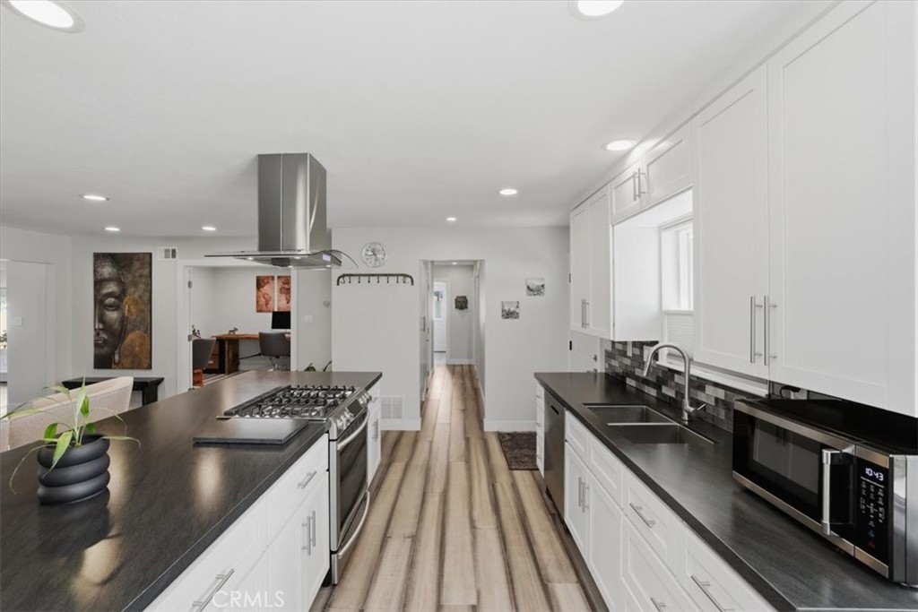 5091 Berryhill Place Riverside, CA 92507 - Photo 15 of 57 Kitchen