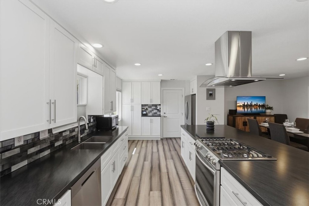 5091 Berryhill Place Riverside, CA 92507 - Photo 17 of 57 Kitchen