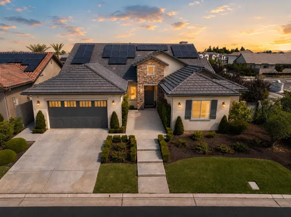 $1,099,000 | 11854 North Champions Drive, Fresno, CA 93730