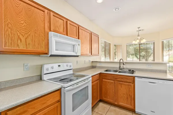 $2,249 | 4091 South Vineyard Avenue, Gilbert, AZ 85297