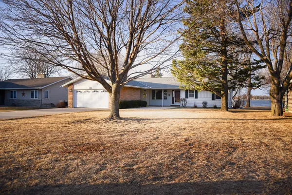 $540,000 | 1206 South Shore Drive, Worthington, MN 56187