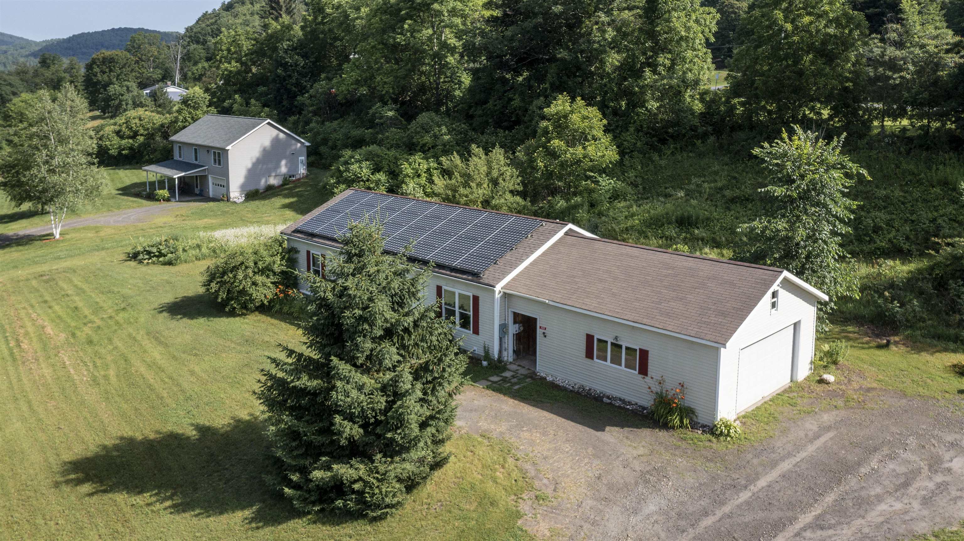 100 Riverside Lane Royalton, VT 05068 - Photo 2 of 27