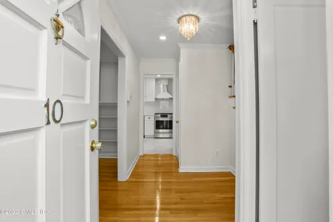 $1,600,000 | 10 MacArthur Drive, Old Greenwich, CT 06870