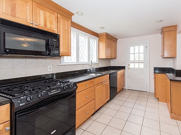 122 Roundwood Road Newton, MA 02464 - Photo 3 of 22